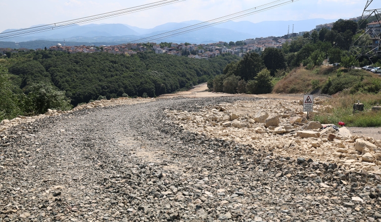 Serdivan’dan Beşköprü’ye ulaşım kısalıyor;  Başkan Alemdar yerinde inceledi: “Binlerce sürücü Serdivan’dan direkt ulaşabilecek”