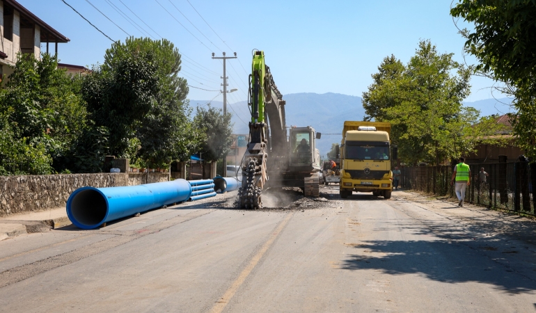 Akyazı’nın 100 kilometrelik altyapı hattı için saha çalışmaları başladı