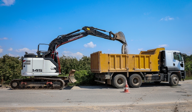 Ferizli Halit Molla Caddesi’nin içme suyu ve atık su altyapısı yenileniyor