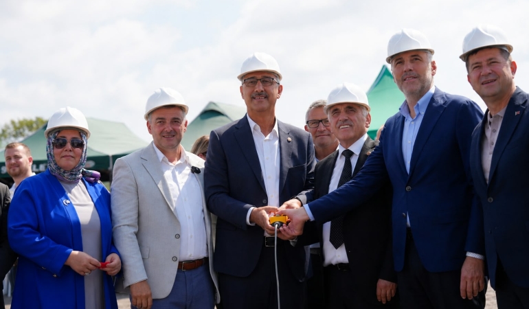 AK Parti’de Milletvekilleri İlçelerde Vatandaşla Buluşuyor