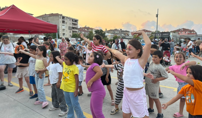 Gezgin Çocuk Atölyesi temmuzda 9 ilçede 4 bini aşkın çocuğun yüzünü güldürdü