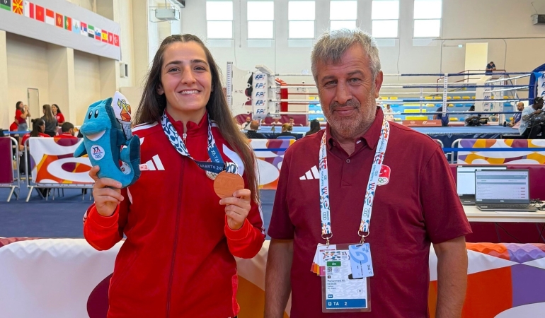 Büyükşehirli boksör Ece Asude’den önemli başarı;  Akdeniz Oyunları’nda bronz madalya geldi
