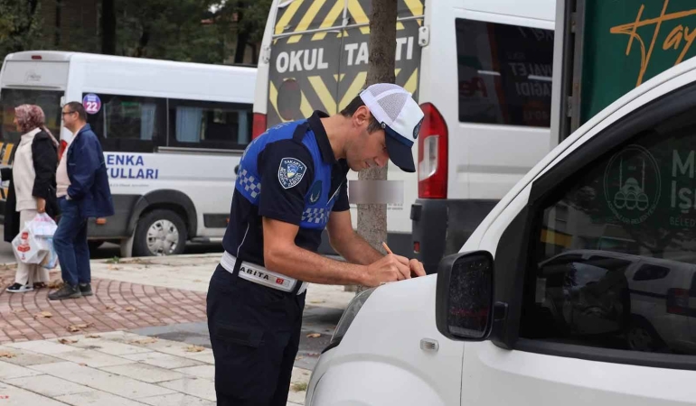 Büyükşehir zabıtasından okul servislerine denetim