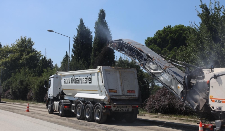 İlçenin can damarında altyapı tamam, üstyapı başladı:  “Arifiye Atatürk Caddesi’ni baştan aşağı yeniliyoruz”