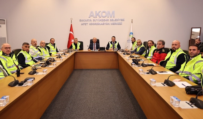 Büyükşehir sağanak için ‘Acil’ koduyla toplandı: 225 araç, 560 personel sahada