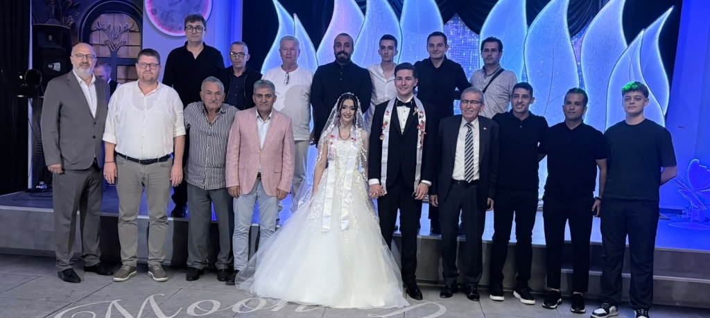 Hakem evine iki gelin geldi