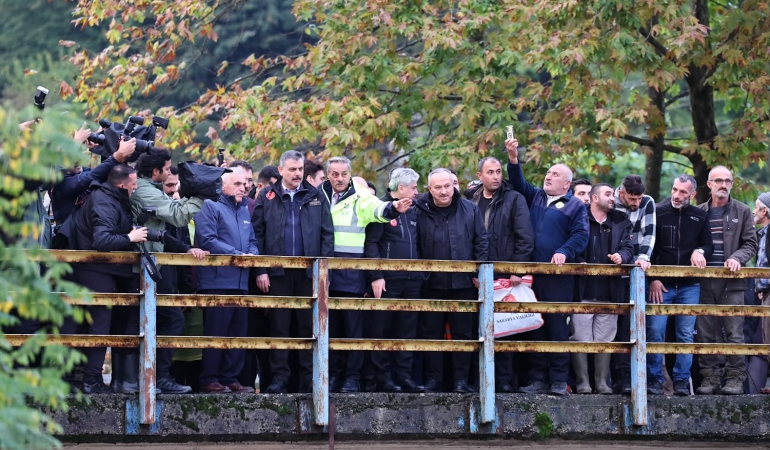 İçişleri Bakanı Çiftçi Büyükşehir’de  “Devletimizin tüm imkanlarıyla Sakarya’da afetin izlerini sileceğiz”