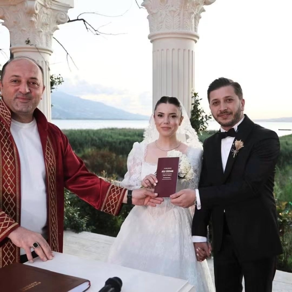 TUNA ÇİFTİNE ACI VEDA! GÖZYAŞLARIYLA TOPRAĞA VERİLDİLER