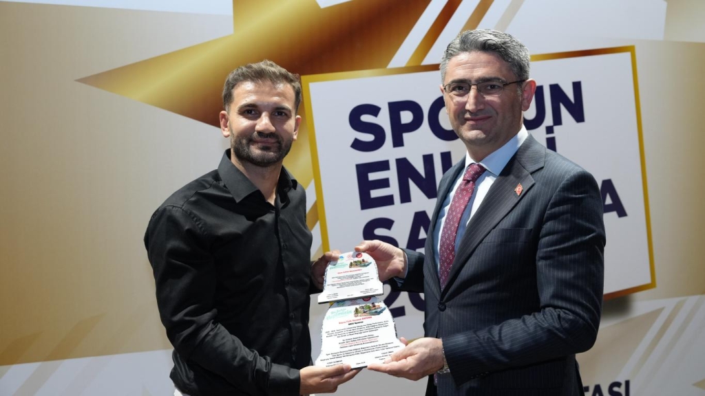 SPORDA YILIN ENLERİ ÖDÜLLERİ SAHİPLERİNİ BULDU..