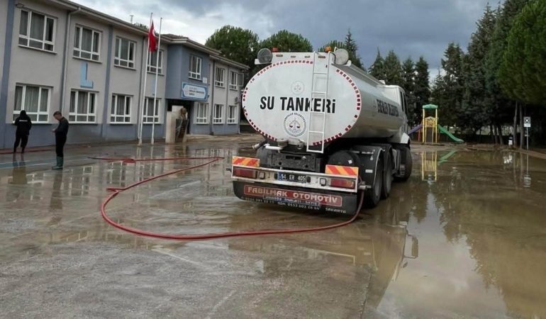 ERENLER’DE YAĞIŞ SONRASI TEMİZLİK ÇALIŞMASI