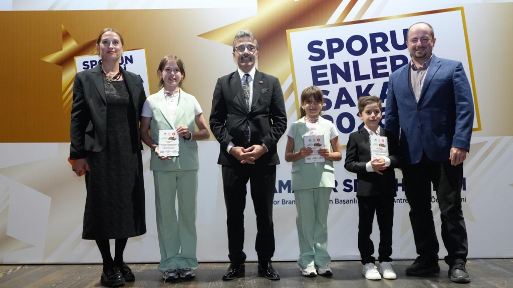 SPORDA YILIN ENLERİ ÖDÜLLERİ SAHİPLERİNİ BULDU..