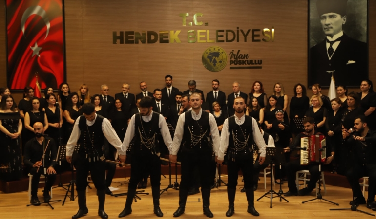 HENDEK’TE CUMHURİYET COŞKUSU TÜRKÜLERLE TAÇLANDI