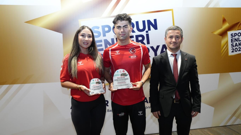 SPORDA YILIN ENLERİ ÖDÜLLERİ SAHİPLERİNİ BULDU..