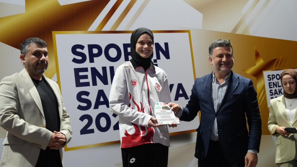 SPORDA YILIN ENLERİ ÖDÜLLERİ SAHİPLERİNİ BULDU..