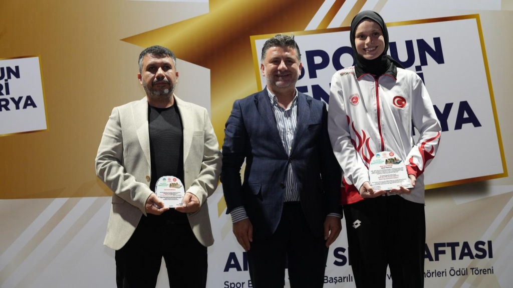 SPORDA YILIN ENLERİ ÖDÜLLERİ SAHİPLERİNİ BULDU..