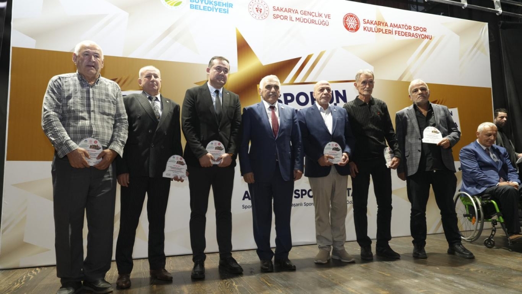 SPORDA YILIN ENLERİ ÖDÜLLERİ SAHİPLERİNİ BULDU..