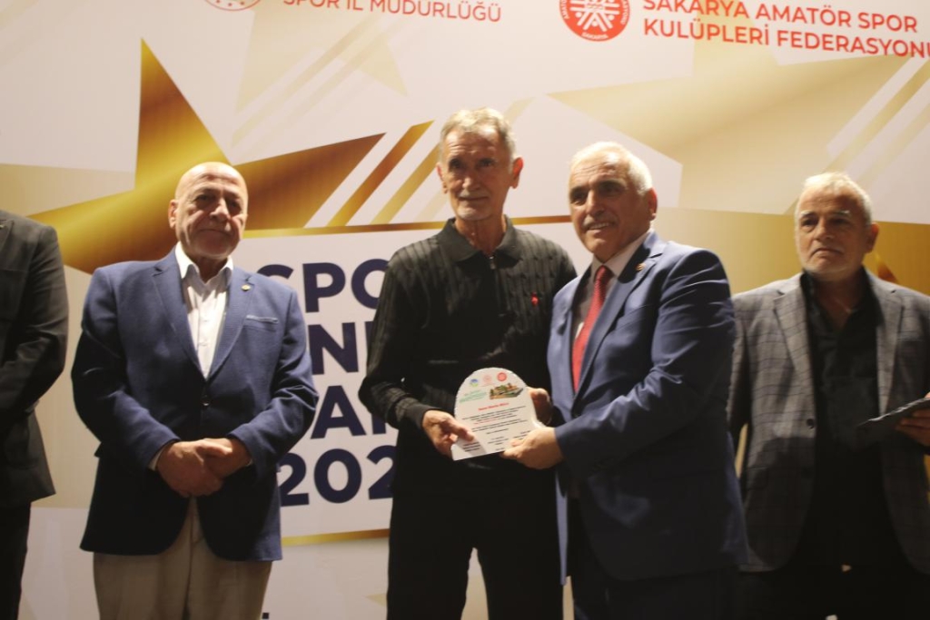 SPORDA YILIN ENLERİ ÖDÜLLERİ SAHİPLERİNİ BULDU..