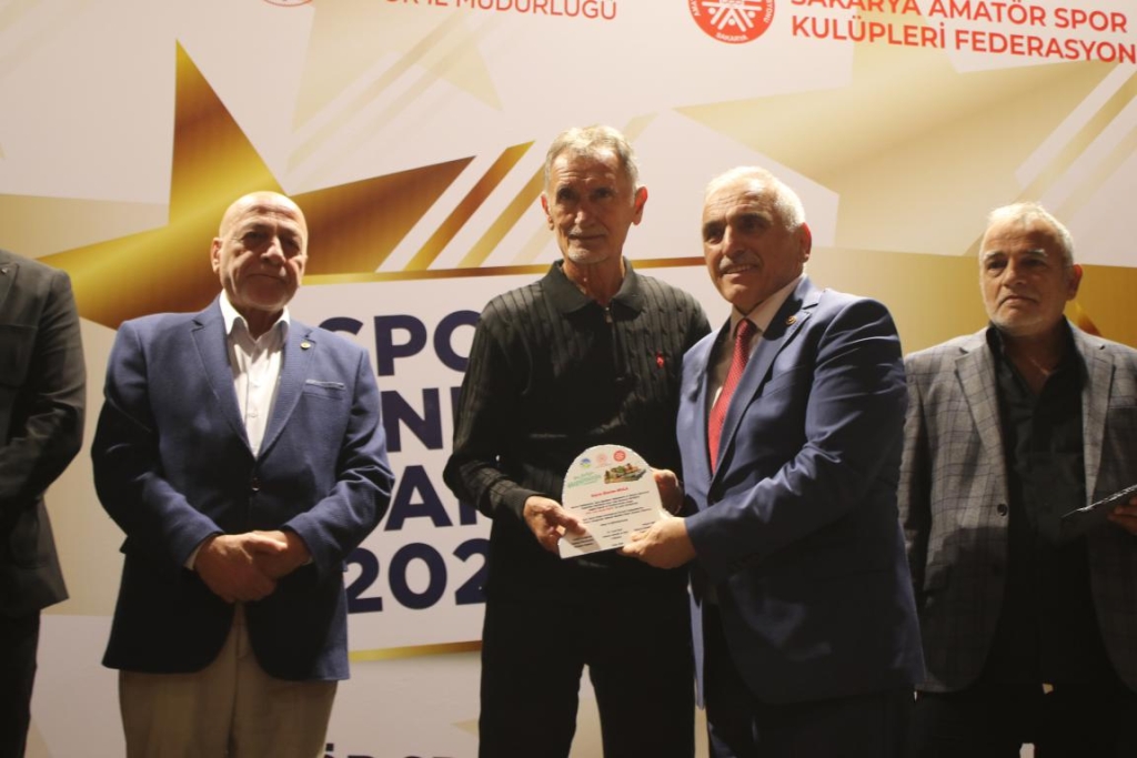 SPORDA YILIN ENLERİ ÖDÜLLERİ SAHİPLERİNİ BULDU..