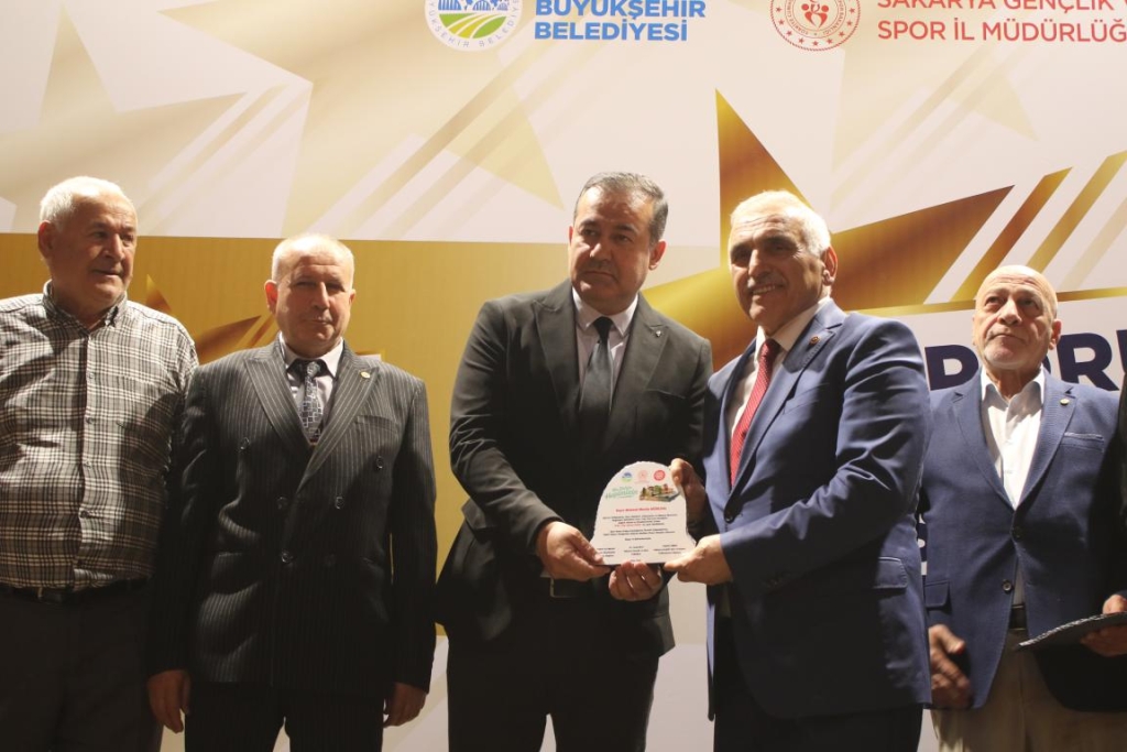 SPORDA YILIN ENLERİ ÖDÜLLERİ SAHİPLERİNİ BULDU..
