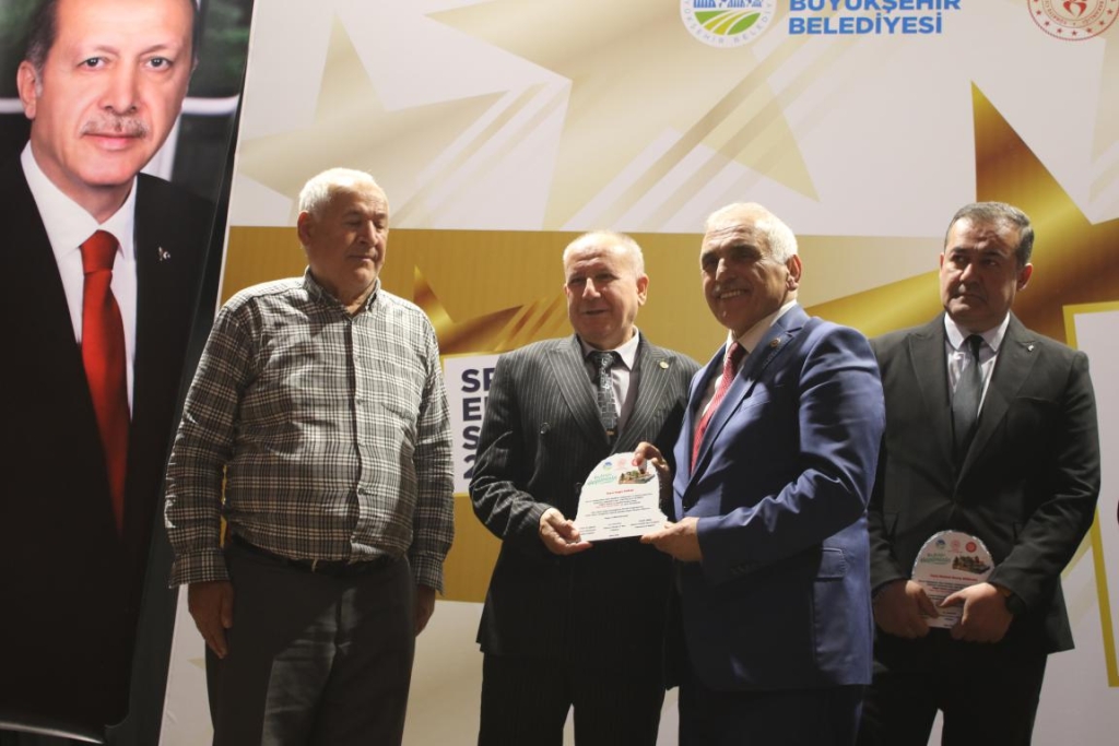SPORDA YILIN ENLERİ ÖDÜLLERİ SAHİPLERİNİ BULDU..