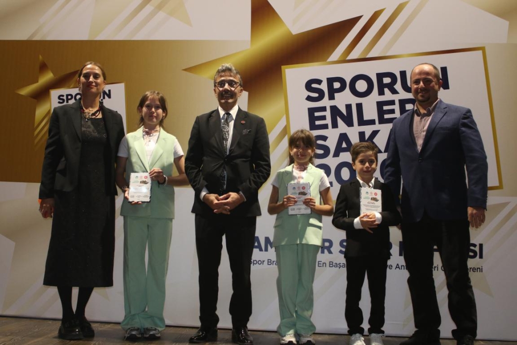 SPORDA YILIN ENLERİ ÖDÜLLERİ SAHİPLERİNİ BULDU..