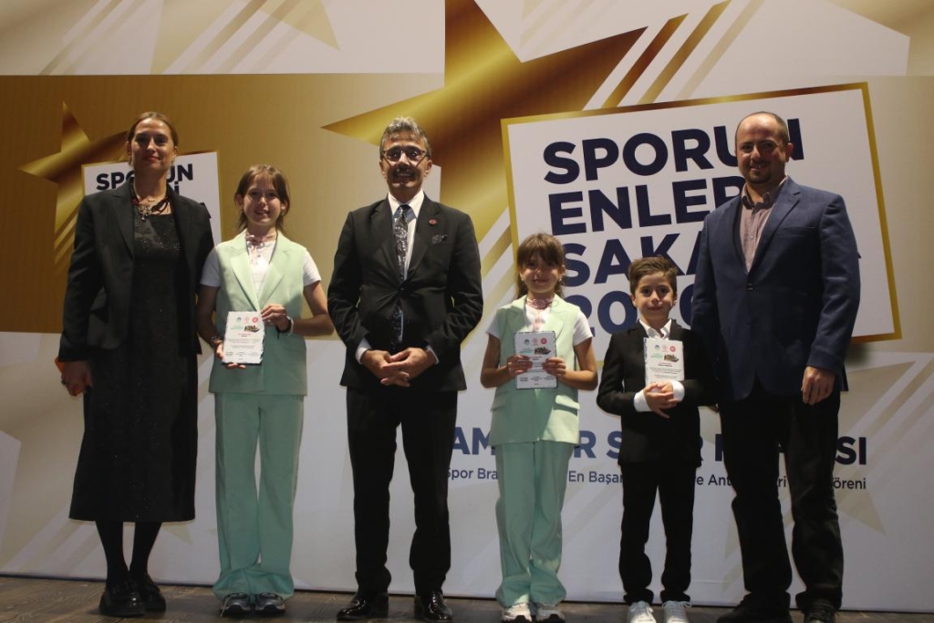 SPORDA YILIN ENLERİ ÖDÜLLERİ SAHİPLERİNİ BULDU..