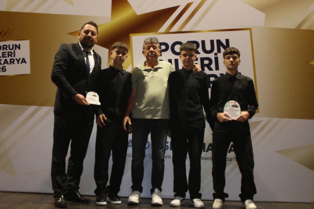 SPORDA YILIN ENLERİ ÖDÜLLERİ SAHİPLERİNİ BULDU..