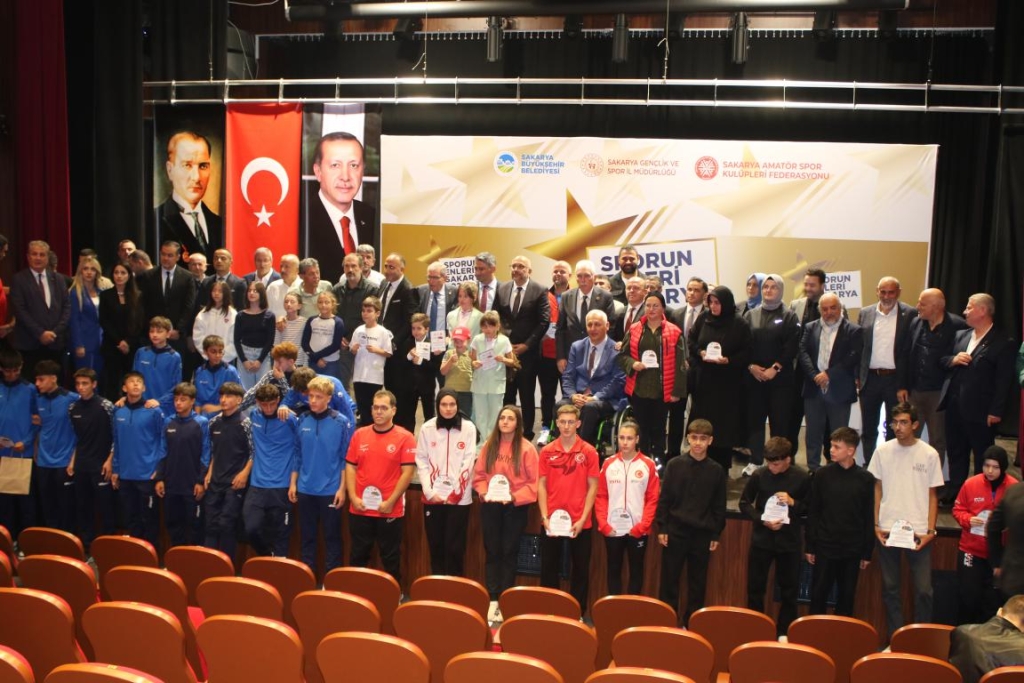 SPORDA YILIN ENLERİ ÖDÜLLERİ SAHİPLERİNİ BULDU..