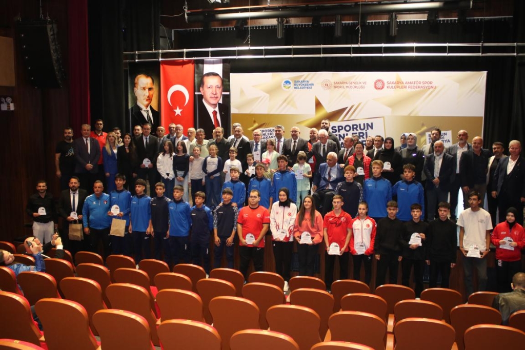 SPORDA YILIN ENLERİ ÖDÜLLERİ SAHİPLERİNİ BULDU..