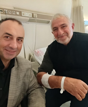 Yunus Özçelik ameliyata alındı; Sevenleri dua ve destek için bir araya geldi4