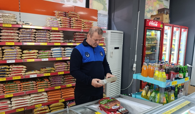 HENDEK’TE MARKET RAFLARI TEK TEK DENETLENDİ