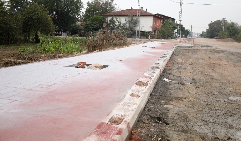 Hanlı-OSB duble yolunda önce kaldırım ve bisiklet yolu, ardından asfalta geçilecek
